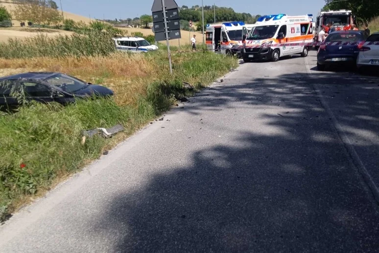 Incidente fra tre auto, 4 i feriti, soccorsa anche una bimba