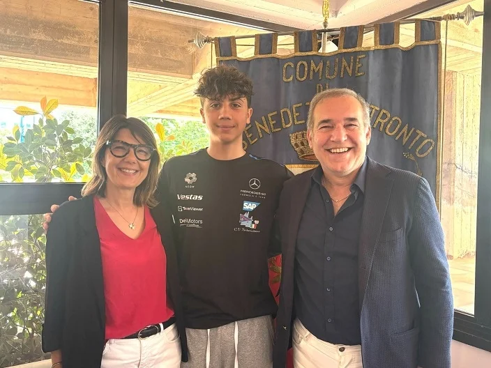 Il Sindaco Antonio Spazzafumo e l’Assessore allo Sport Cinzia Campanelli ricevono il giovane velista Giuseppe Alfieri