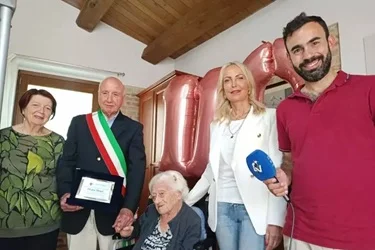 A Falerone Elvira Bravi compie 110 anni, 'è la più longeva delle Marche' 