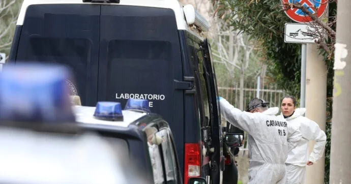 Madre e figlio trovati morti in casa, ipotesi omicidio suicidio