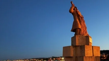 Giornata dell’Autismo, il 2 aprile il monumento al Pescatore si illumina di blu