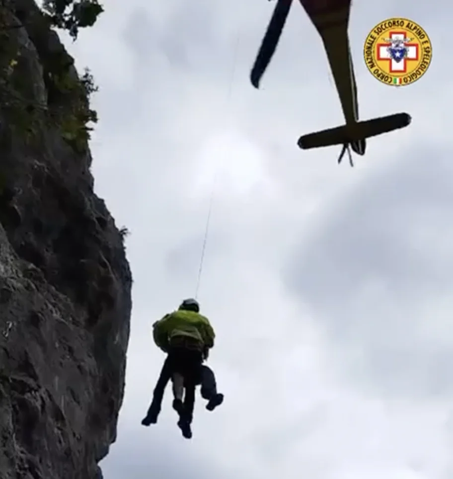 Volo di 4 metri nella falesia di Fano Adriano: ricoverato un climber