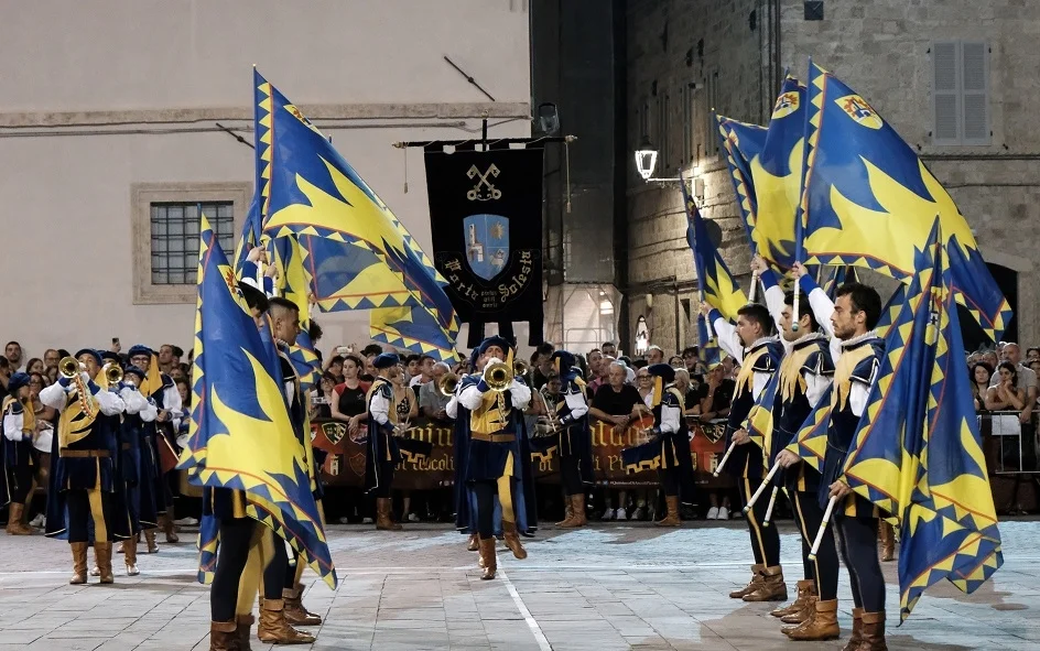 Ascoli Piceno - Tenzone Aurea, nel weekend centinaia di sbandieratori e musici in città
