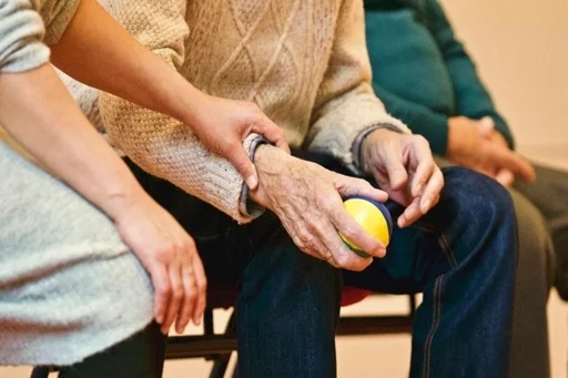 Pubblicato il bando per contributi ai caregiver familiari