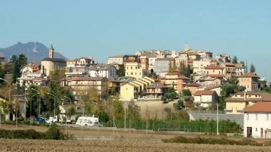 Maltignano - Bimbo schiacciato dal cancello, il piccolo è fuori pericolo 