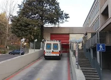 Aggressione a sanitari e agenti in Pronto soccorso ad Ascoli Piceno, si contano cinque feriti 
