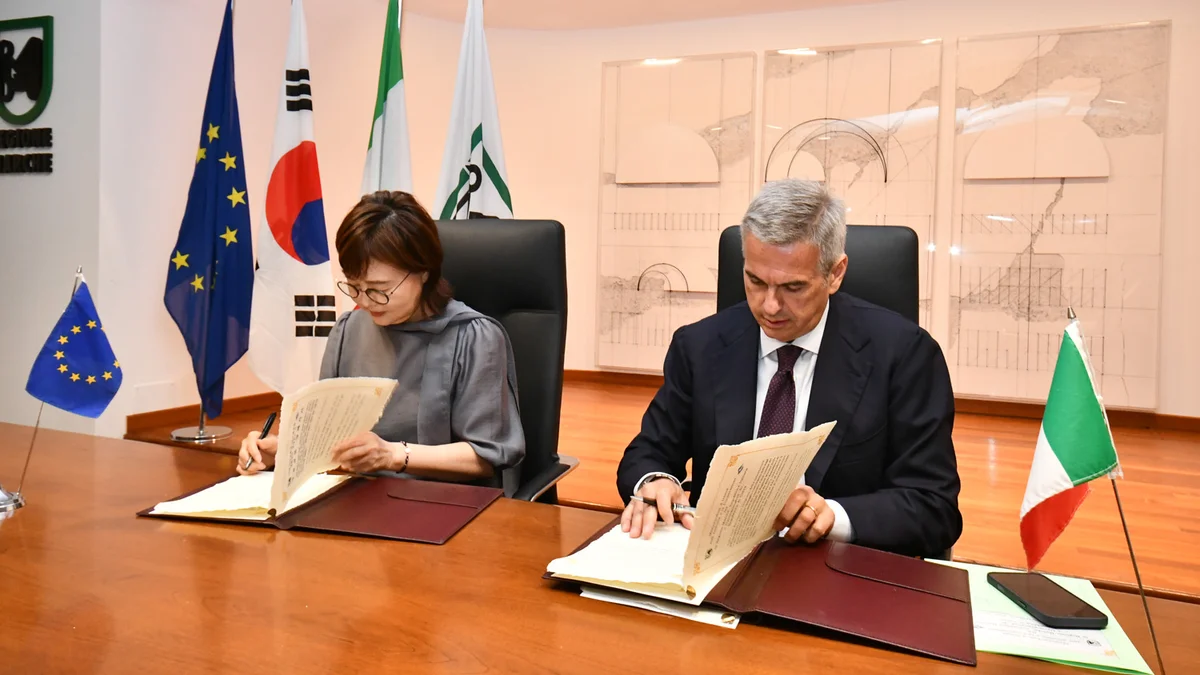 MARCHE–COREA DEL SUD, FIRMATO UN ACCORDO DI COOPERAZIONE CON IL GYEONGSANGBUK-DO   