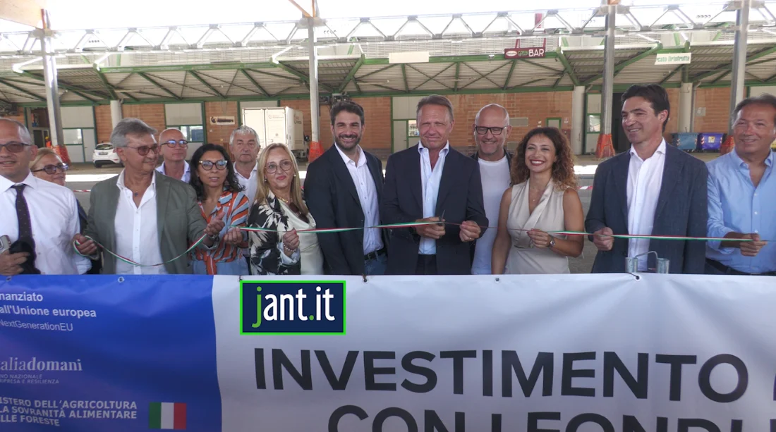 Il ministro Francesco Lollobrigida al Centro AgroAlimentare di San Benedetto del Tronto