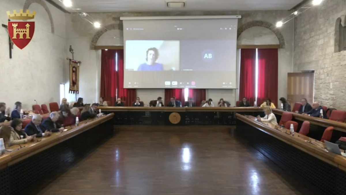Ascoli Piceno - Consiglio comunale, 'botta e risposta' sul caso degli striscioni