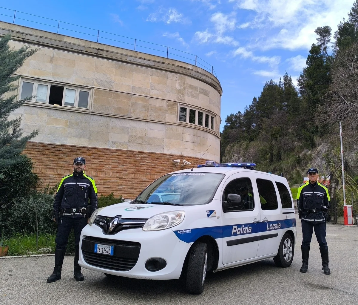 Furto di cellulare ai danni di un minore, la Polizia Locale di Ascoli Piceno identifica il ladro e recupera la refurtiva in tempi record