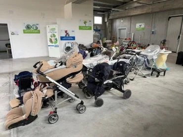 Tekneko e Comune sempre più vicini alle famiglie: al Centro del riuso prodotti per l'infanzia a disposizione di tutto il territorio