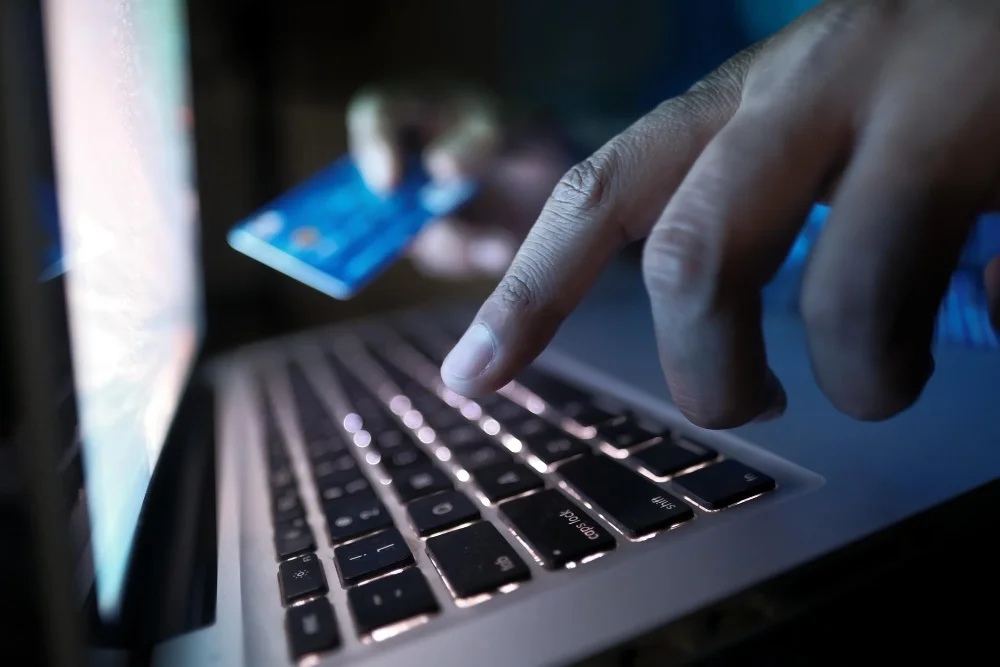 Truffe social in tutta Italia clonando identità, 27 condanne