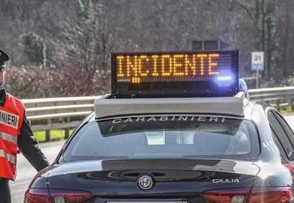 Incidente stradale a Tolentino, il conducente in possesso di una patente straniera falsa 