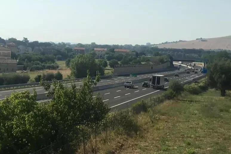 Per fuga di gas vicino all'A14 chiuso e poi riaperto il tratto Loreto - Civitanova