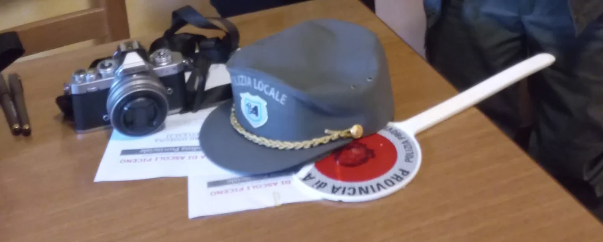 La Polizia Provinciale rinviene macchina fotografica rubata e la restituisce alla proprietaria