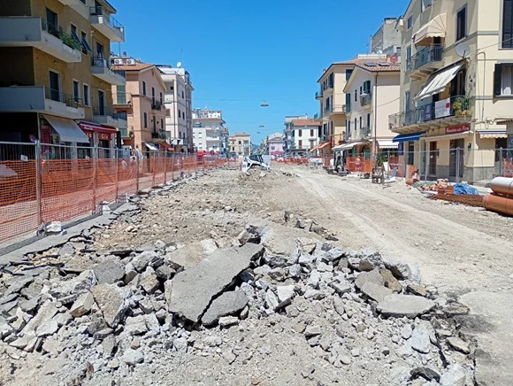 Piazza Montebello, il centrosinistra attacca la cortesia istituzionale a convenienza