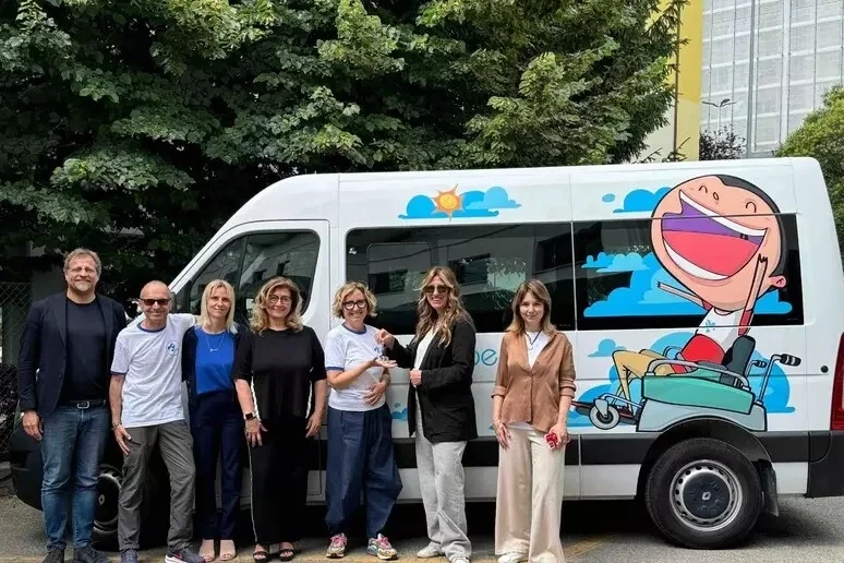 Un nuovo pulmino all'associazione "michelepertutti"