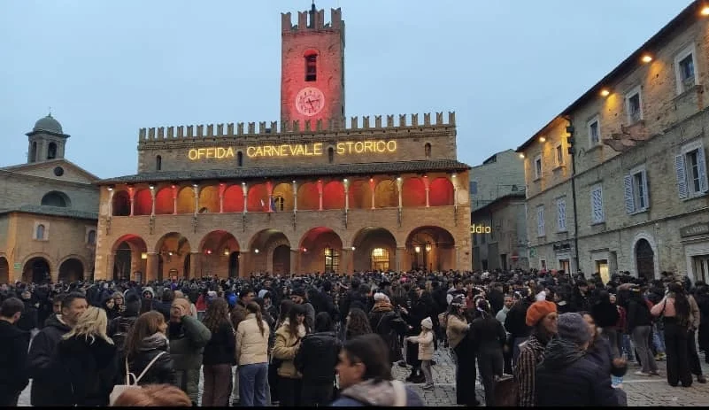 Ascoli Piceno - Da Offida alle cento torri, la "domenica degli amici" ha aperto il Carnevale