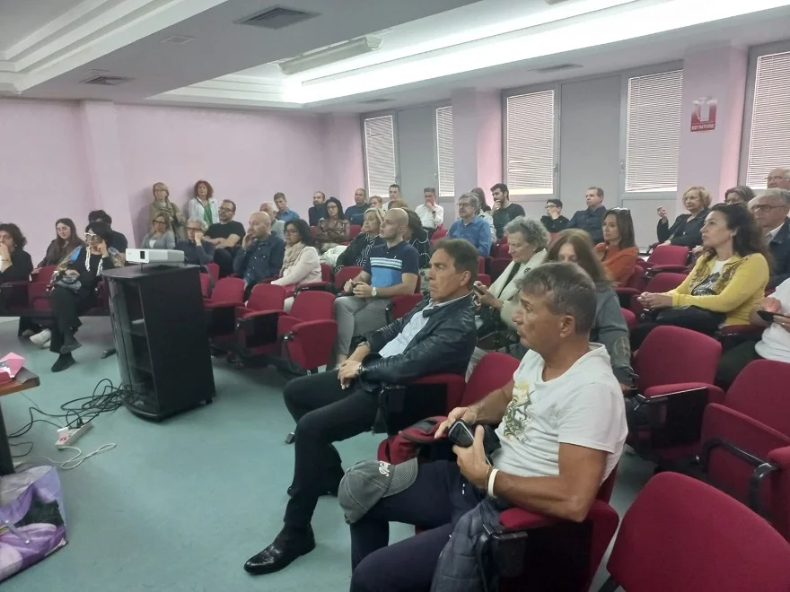 GRANDE SUCCESSO PER "SEGRETARIO AI": IL LABORATORIO DI INTELLIGENZA ARTIFICIALE CONQUISTA SAN BENEDETTO DEL TRONTO