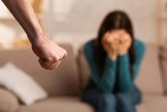 Anni di maltrattamenti alla convivente, arrestato ascolano