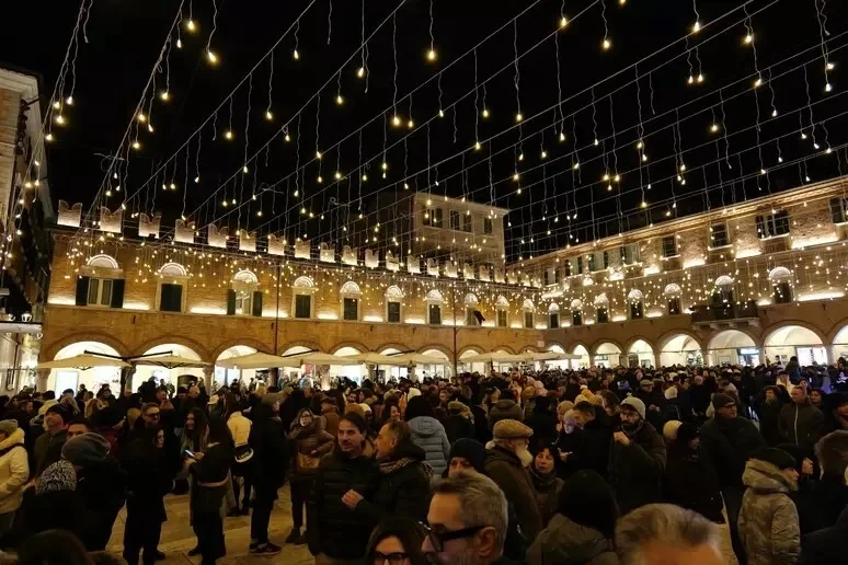 Ascoli, accensione delle luci natalizie