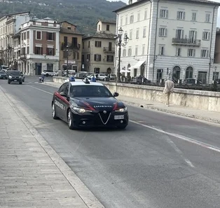 TENTA IL SUICIDIO: SALVATO DAI CARABINIERI