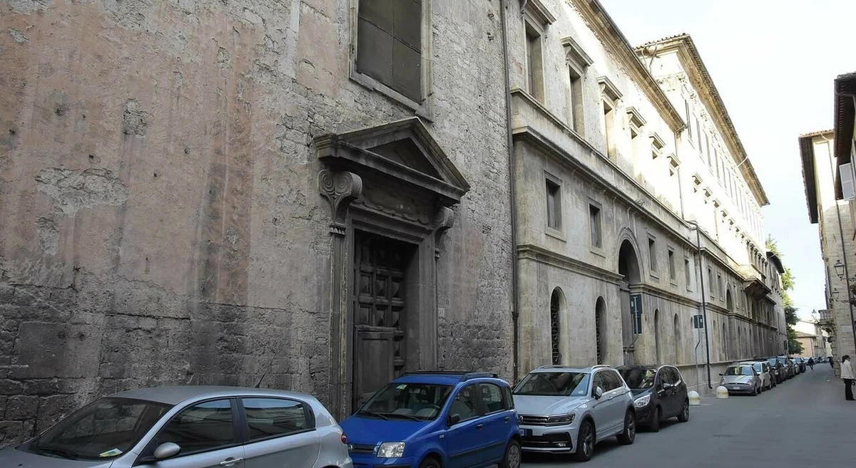 Ascoli Piceno - Cantiere allestito, al via i lavori allo storico Palazzo Saladini Pilastri