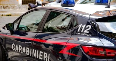 Ruba in un bar di Ascoli Piceno davanti ai passanti, arrestato dai Carabinieri 