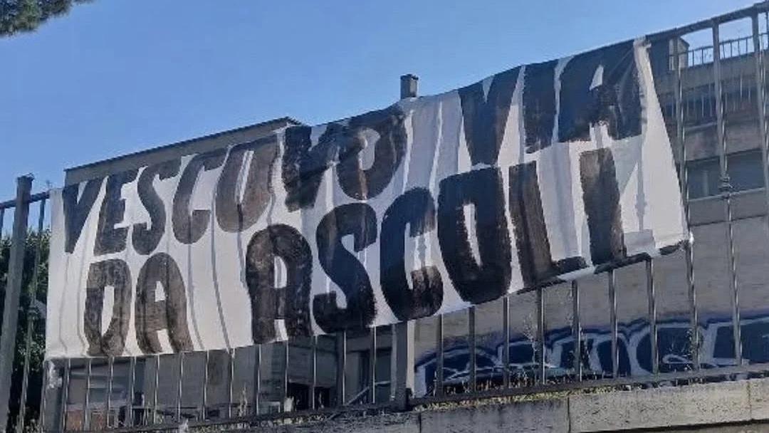 Ascoli Piceno - Pastasciutta antifascista, polemica senza fine: striscione contro il vescovo