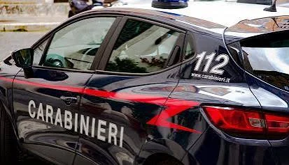 Minaccia l'affittuario con l'ascia e una pistola: arrestato 86enne