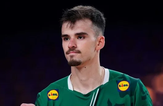 Il giovane bulgarov Tatarov nel roster della Yuasa Battery