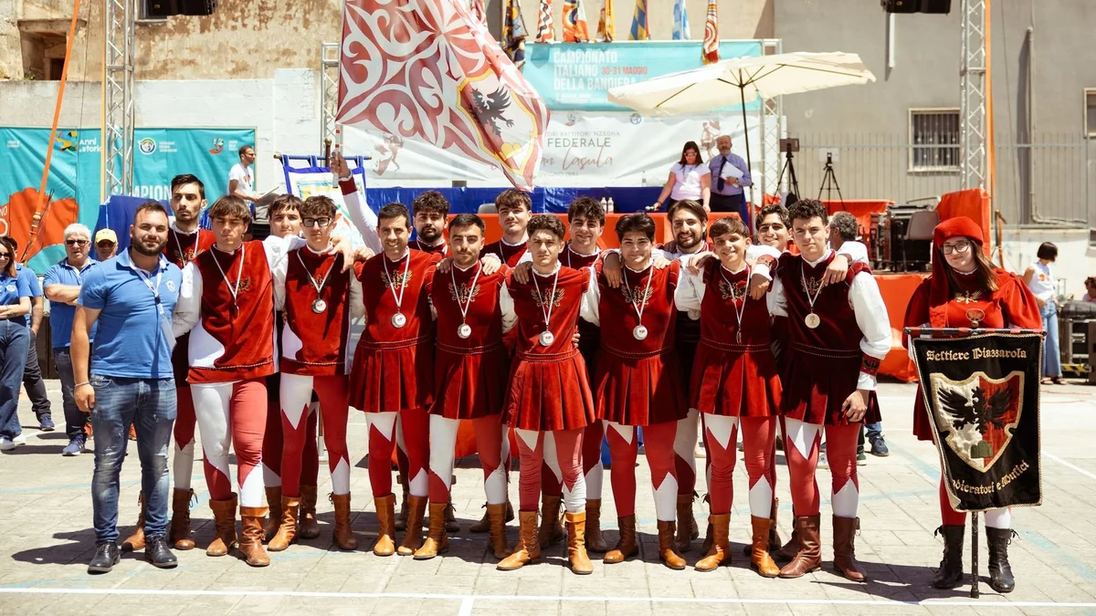  Sbandieratori e musici, show della Piazzarola a Carovigno nei nuovi campionati italiani 