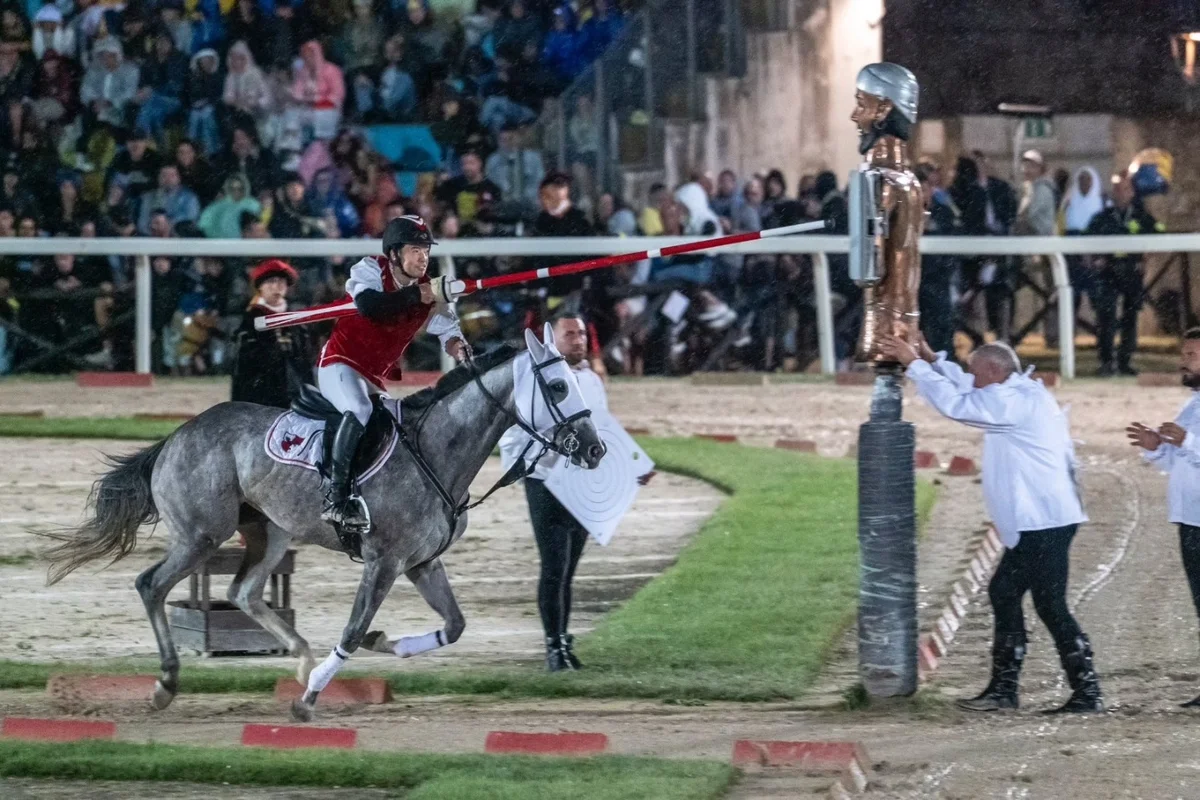 Ascoli Piceno - Quintana spettacolare, macchiata però da insulti e atti vandalici