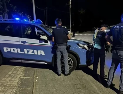 Inseguimento choc a Civitanova, si butta in mare per sfuggire alla Polizia
