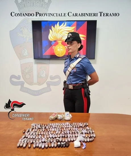 Campli,  i Carabinieri del Nucleo Investigativo del Comando Provinciale di Teramo arrestano un uomo ritenuto presunto responsabile del reato di detenzione ai fini di spaccio di stupefacente