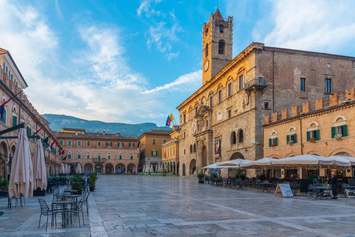 Ascoli Piceno - Nuove attività in centro storico, esteso il bando per i contributi dal Comune