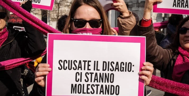 Marche al quinto posto per molestie sessuali in contesti non lavorativi