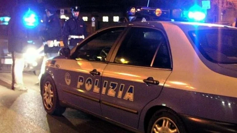 Rissa alle prime luci dell'alba tra giovani in una discoteca di San Benedetto