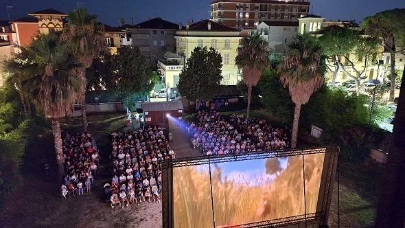 Spider-Man inaugura l’agosto di grande al Cinema in Giardino 2026 di Grottammare