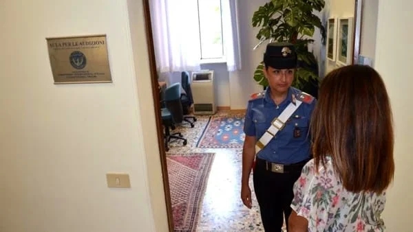 Maltratta e procura lesioni alla propria convivente, arrestato dai Carabinieri