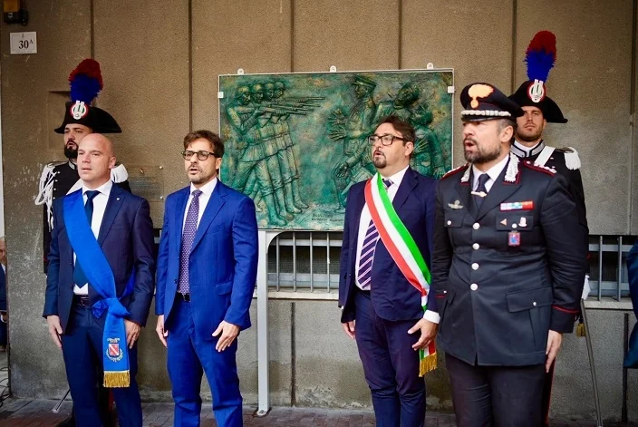 Cerimonia di scoprimento del bassorilievo in ricordo dei "Martiri di Sella Ciarelli"