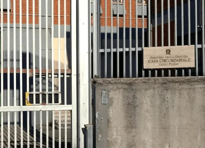Per la rissa con accoltellati a San Benedetto la Polizia arresta un 20enne