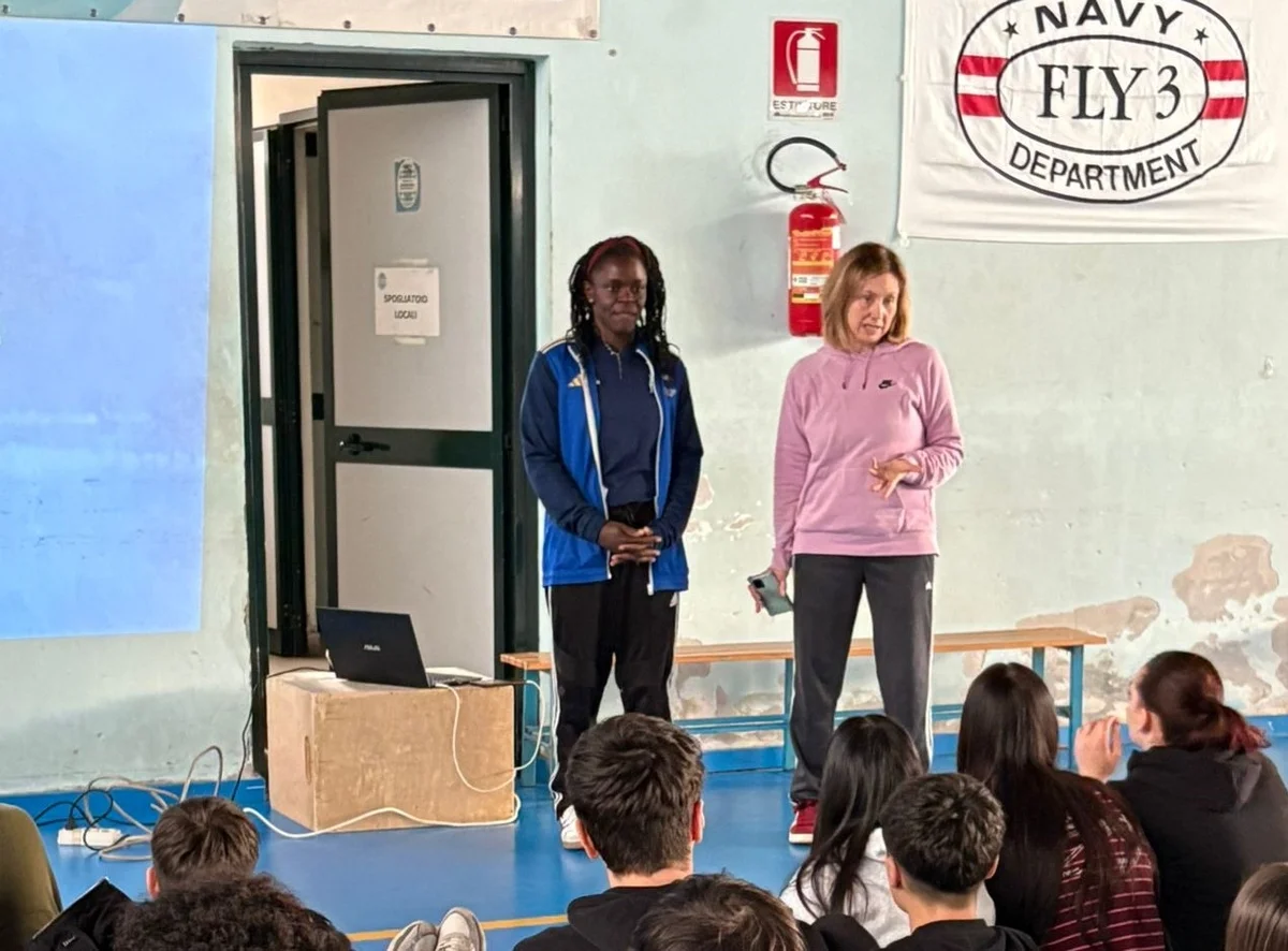 La pugile prof Pamela Noutcho Sawa ha incontrato i ragazzi delle scuole superiori