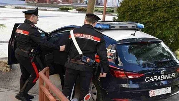 Banda tenta furto in una tabaccheria, tre arrestati dopo la fuga