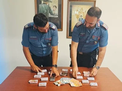 In un borsone aveva oltre 1,7 kg di hascisc, 22enne arrestato dai carabinieri 