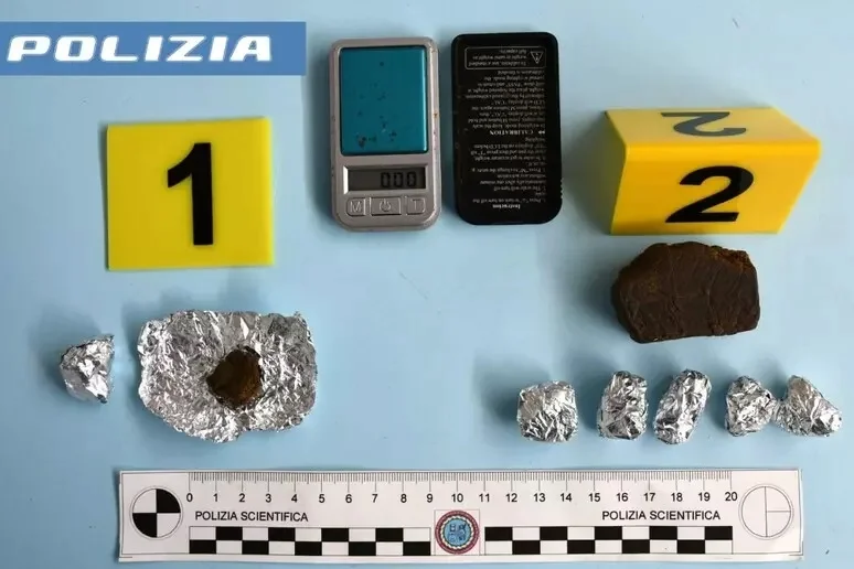 Nel Fermano un'espulsione e un sequestro di droga