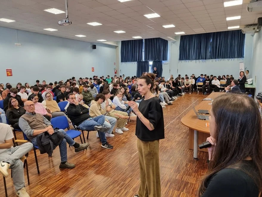 ‘Allenarsi per il futuro’: con Elisa Di Francisca, un aiuto a chi non studia né lavora