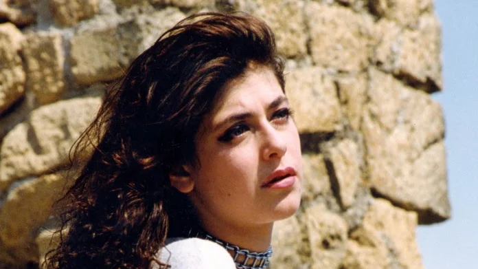BIANCA D’APONTE CON “STRANIERO” È FINALISTA ALLE TARGHE TENCO NELLA SEZIONE MIGLIOR CANZONE