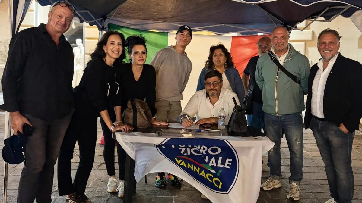 FUTURO NAZIONALE: INTERESSE, TANTA GENTE E MOLTI TESSERAMENTI AL GAZEBO DI VASTO DI SABATO SCORSO