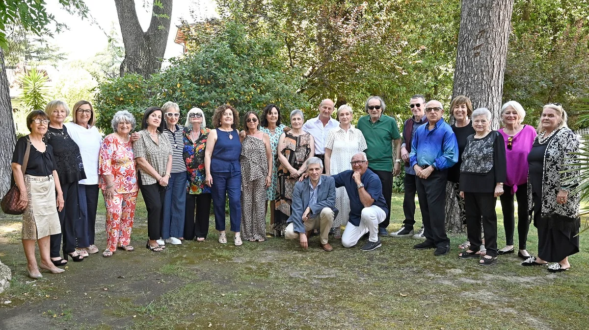 Ascoli Piceno - Si ritrovano dopo 50 anni: tanta emozione per gli ex studenti della Ragioneria